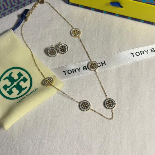 سلسال وحلق T ذهبي