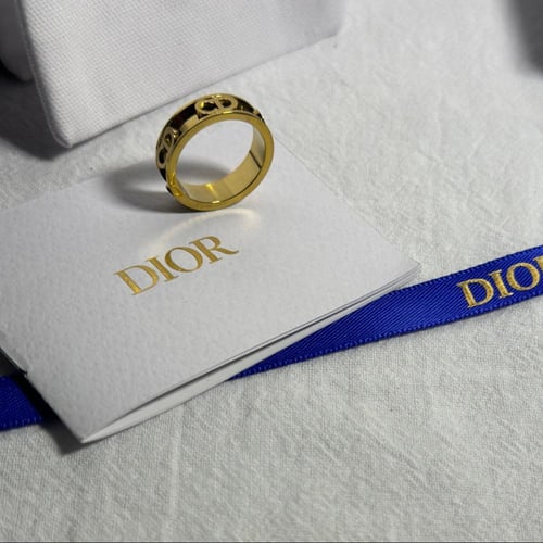 خاتم CD ذهبي