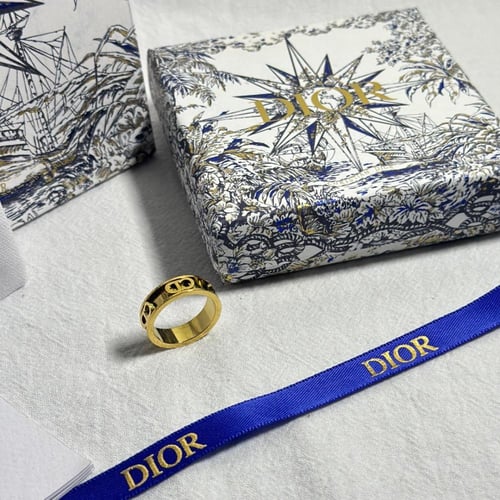 خاتم CD ذهبي