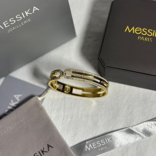 اسوارة M ذهبية