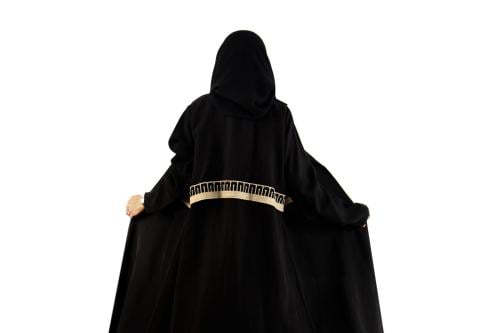 عباية صيفية مميزة باللون الأسود وبكلفة ذهبية