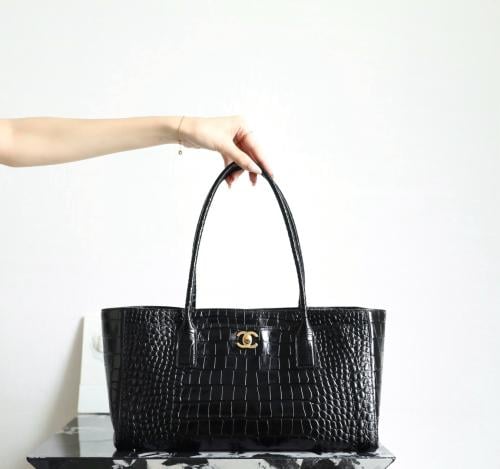 Chanel Shopping bag
