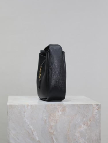 LE 5 À 7 SUPPLE BABY IN GRAINED LEATHER