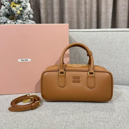 Arcadie leather bag