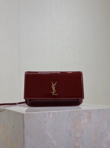 CASSANDRE PHONE HOLDER IN PATENT LEATHER