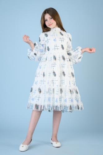 فستان بناتي ابيض بتطريز سماوي و أكمام منفوخه