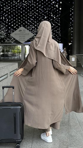 عبايه سفر بني