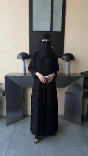 عباية لورا