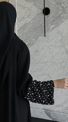 عباية لولوة أبيض