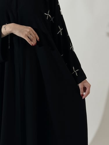 عباية جود تطريز أبيض