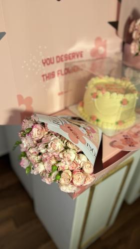 بوكس ورد + كيك كوري ٦ انش