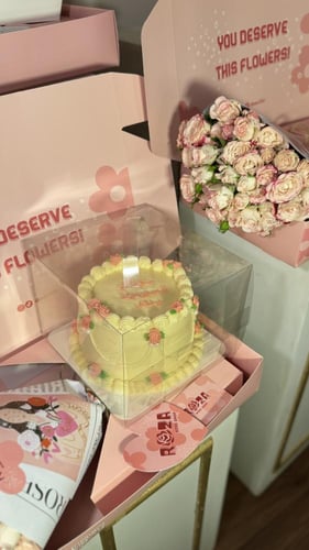 بوكس ورد + كيك كوري ٦ انش