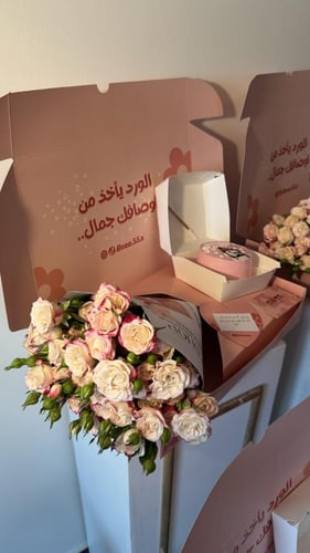 بوكس ورد بيبي روز +كيك كوري طباعة او رسم