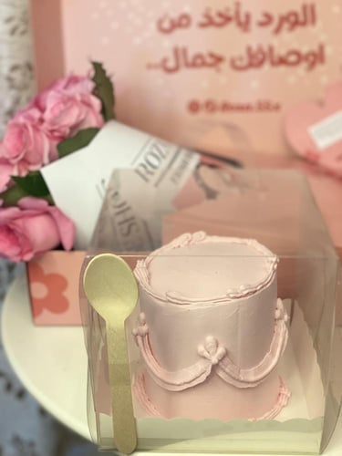 بوكس ورد + كيك كوري طبقتين مع طباعة على الكيك