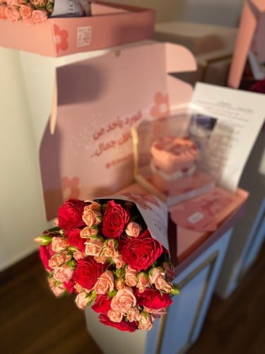 بوكس ورد + كيك كوري طبقتين+ جريدة ميلاد