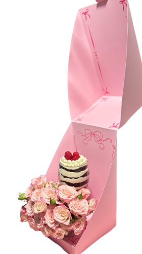 كوب الكيك مع ورد