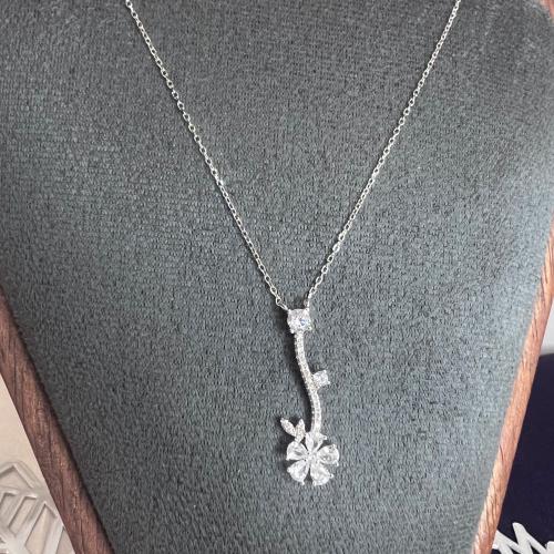 سلسلة فضة عيار 925 مع تعليقة وردة منسدلة مرصعة بالزركون الابيض