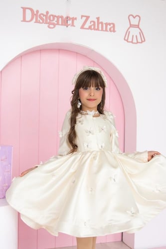 فستان الفراشة اللؤلؤية