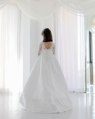 فستان ابيض دانتيل