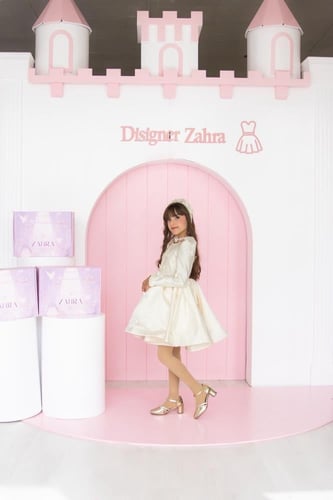 فستان الفراشة اللؤلؤية