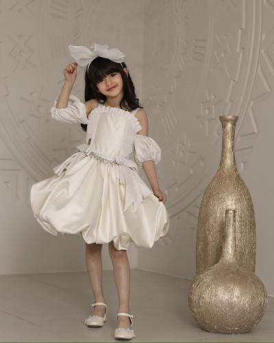 فستان اوف وايت من قماش الجاكار والسفانا