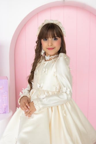 فستان الفراشة اللؤلؤية