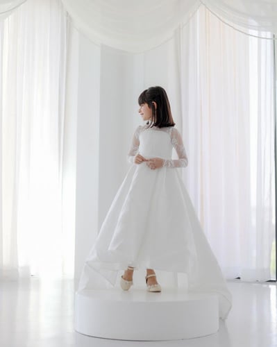 فستان ابيض دانتيل