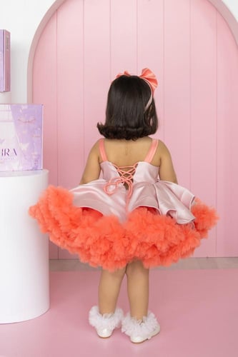 فستان الفراشة المتألقة