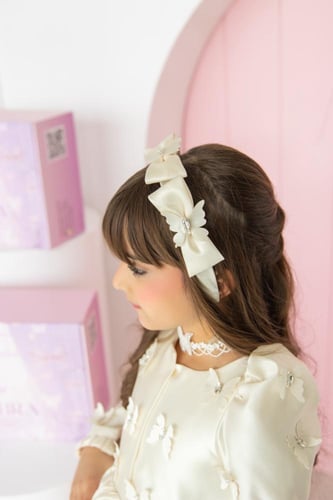 فستان الفراشة اللؤلؤية