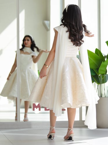 فستان بناتي أوف وايت أنيق