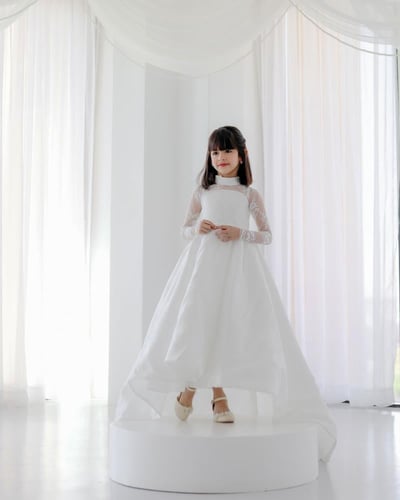 فستان ابيض دانتيل