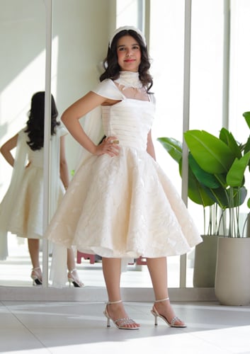 فستان بناتي أوف وايت أنيق