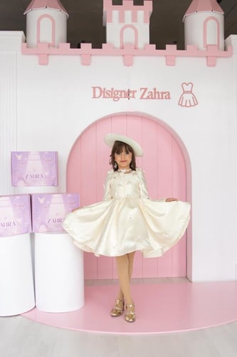 فستان الفراشة اللؤلؤية