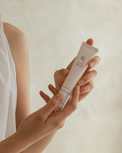 كريم لشد العين وعلاج الهالات بالربتينال و الجينسنغ...