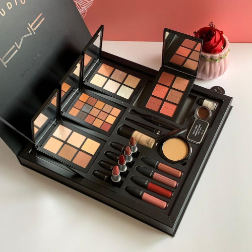 بوكس مكياج متكامل من KWK