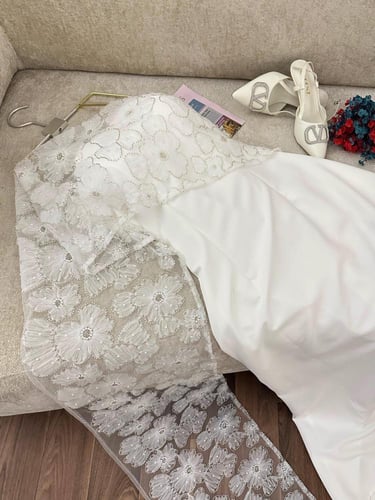 فستان أبيض فخم