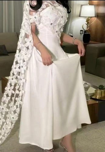 فستان أبيض فخم