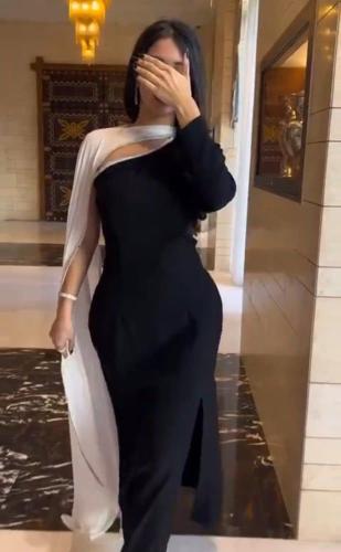 فستان سهرة كم ابيض