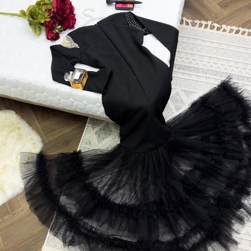 فستان خامة باربي مع تل تايون من الاسفل مع لولو