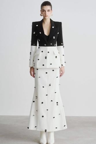 طقم نسائي مكون من قطعتين مطرز بالكامل