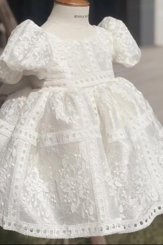 فستان ابيض فخم