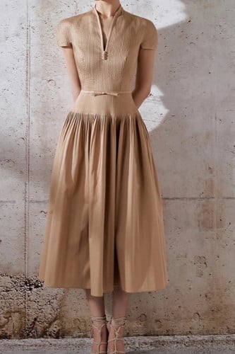 فستان أنيق بكسرات