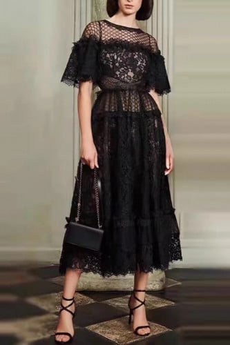 فستان دانتيل أسود ميدي