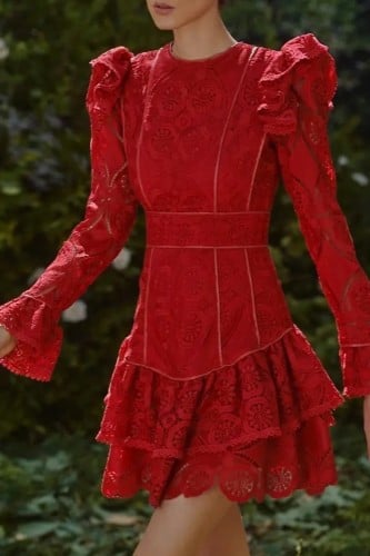 فستان احمر قصير من الدانتيل