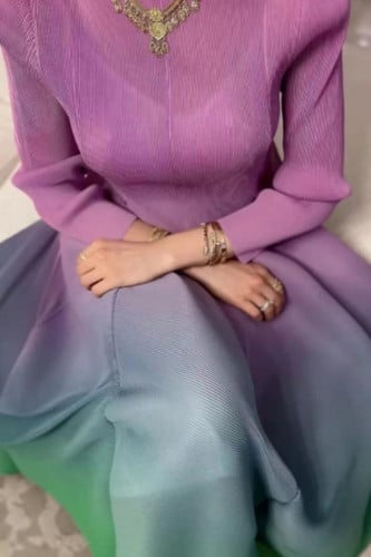 فستان بليسية بألوان متدرجة