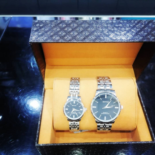 طقم ساعه رجالي ونسائي ضد الماء