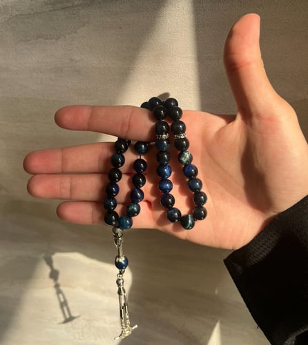 مسباح عقيق كحلي مموج