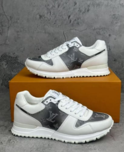 شوز لويس فيتون ابيض مطفي