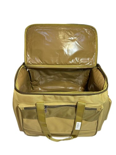 شنطة رحلات مبطنة وسط