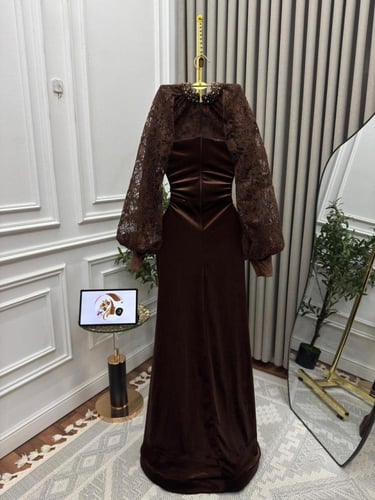 الخامه: مخمل على دانتيل مطرز